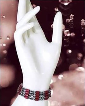 手の冷えが気になる日は「ブレスレットに」